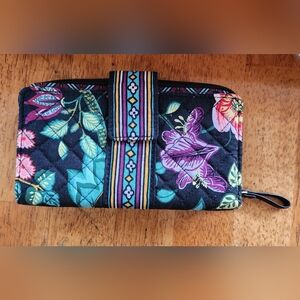VERA BRADLEY FLORAL QUILTED ZIP WALLET